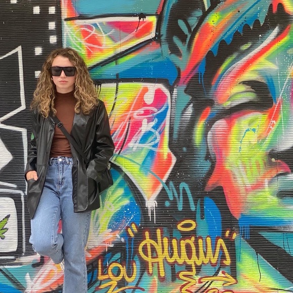 Meet your Posher, Ainsley - Picture 1 of 1